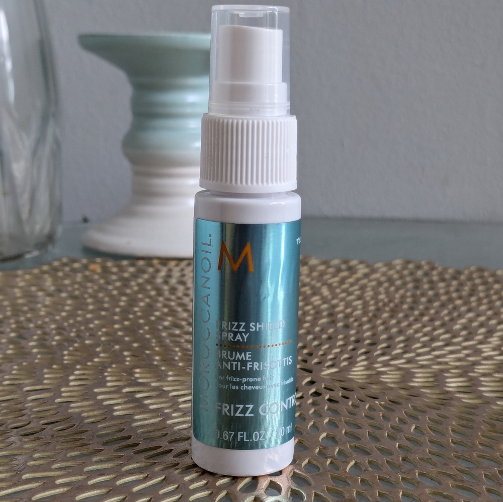 Moroccanoil frizz shield spray